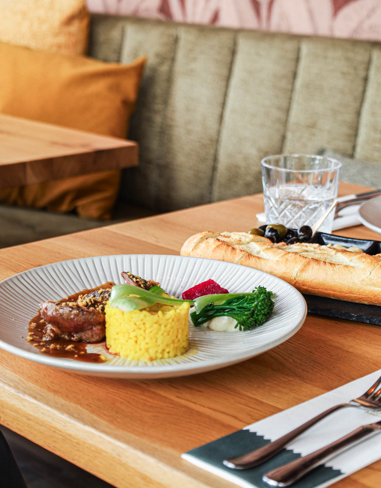 Hertenbiefstuk met saffraanrisotto bij De Eetkamer