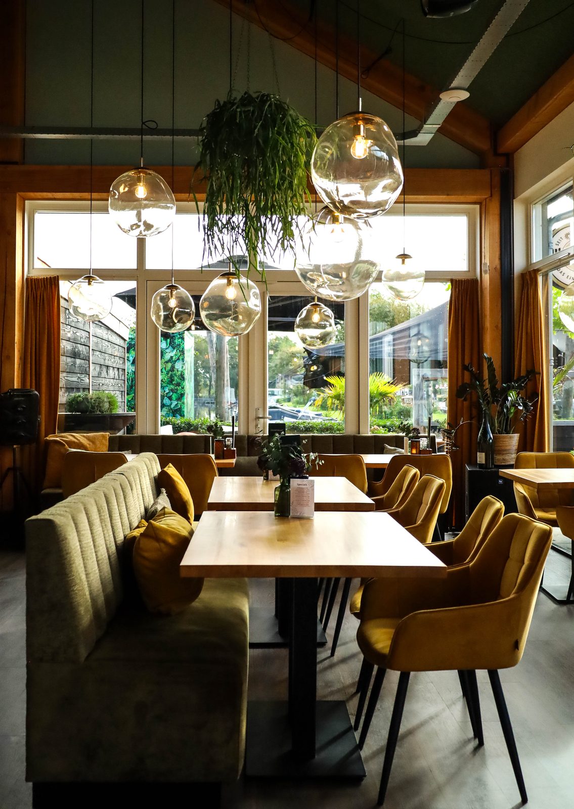 Sfeervolle zithoek in De Eetkamer van Giethoorn