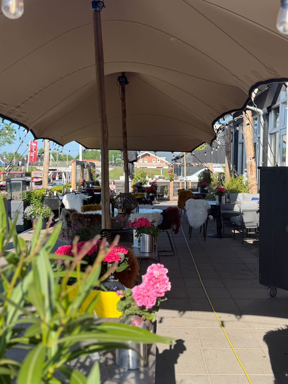 Uitzicht op de haven vanaf het terras